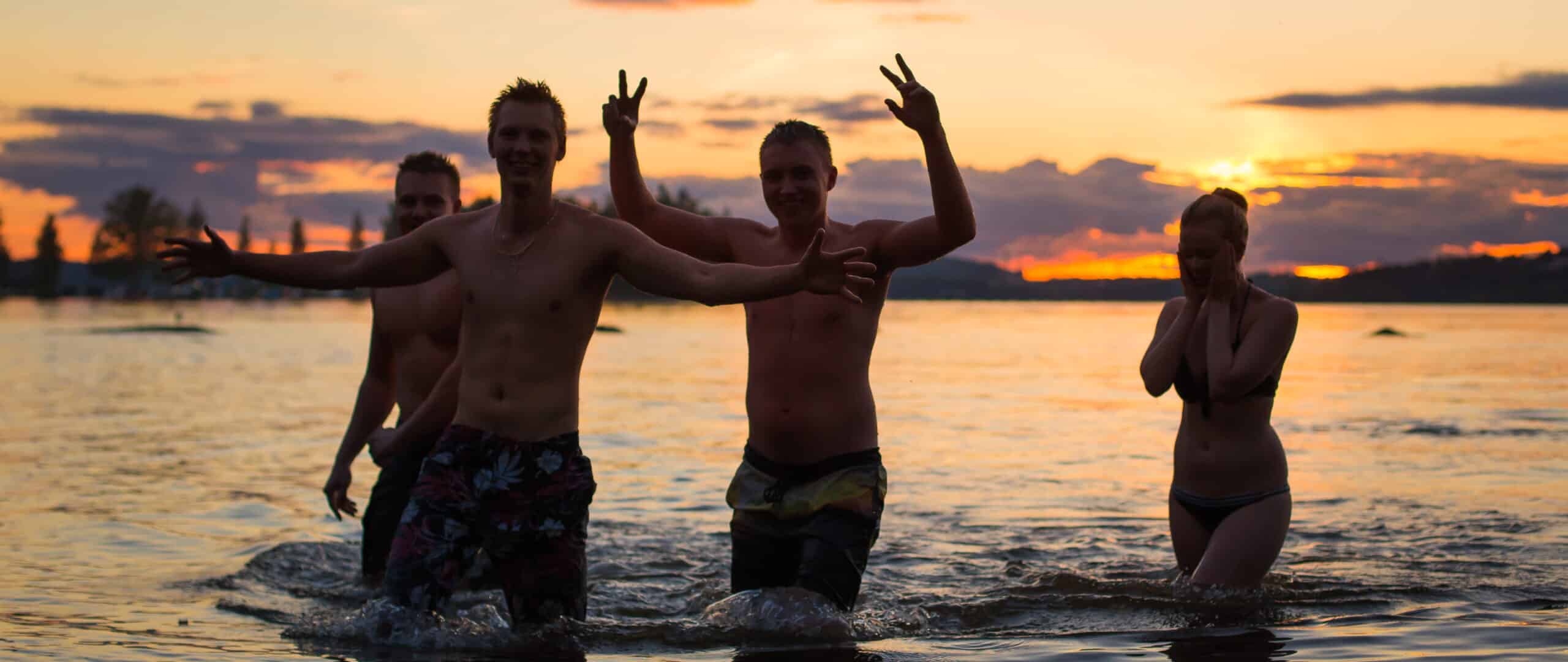 Lakeland Finland - Happy people swimming