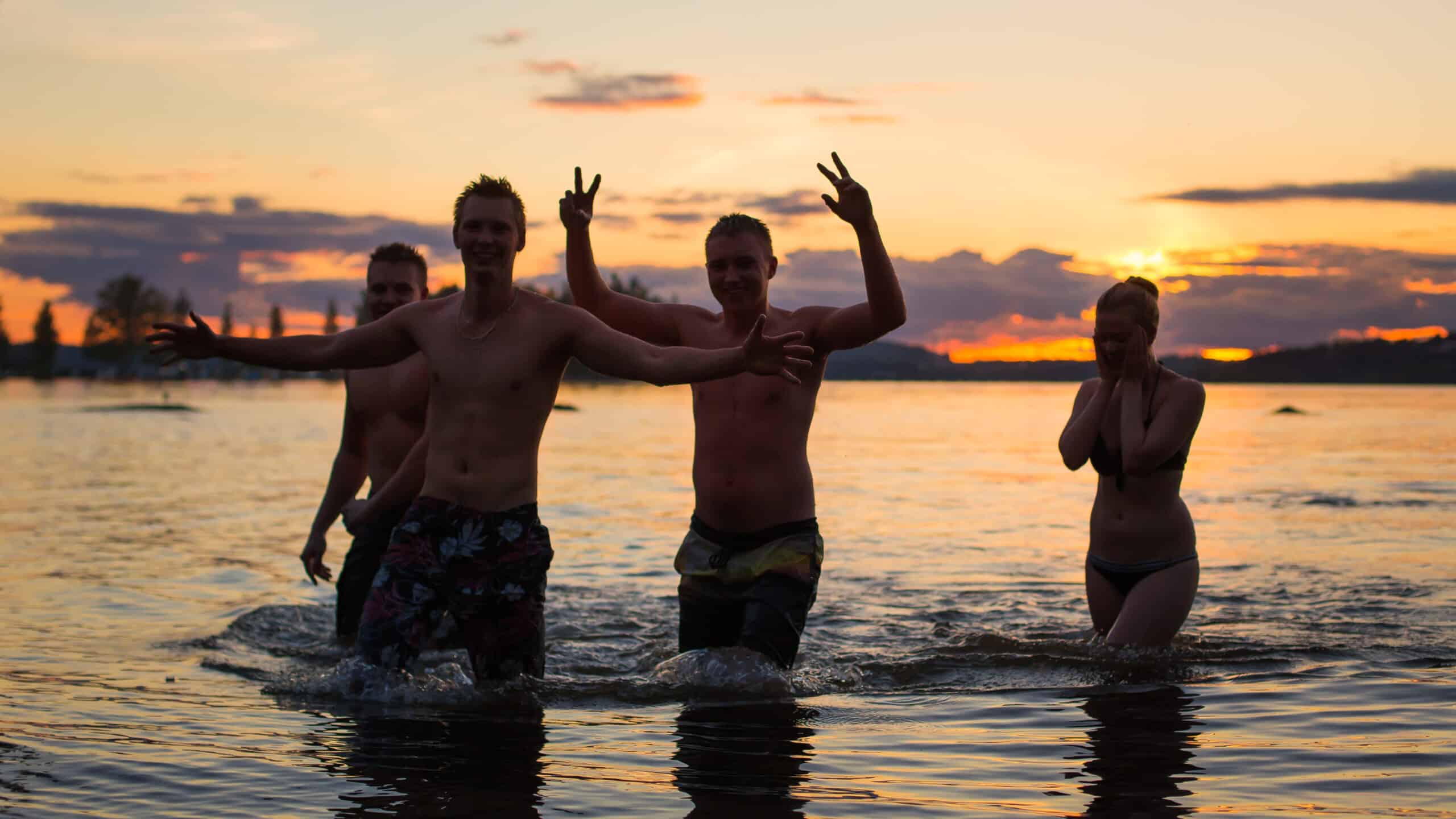 Lakeland Finland - Happy people swimming