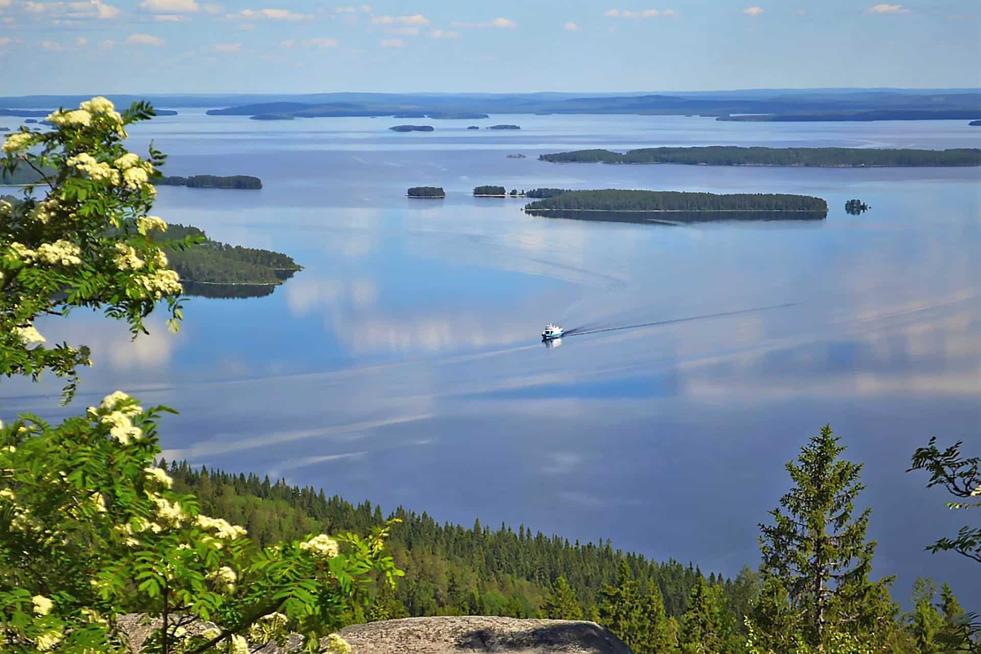 Названия финских озер. Озеро Пяйянне Финляндия. Озеро Пиелинен Финляндия. Озеро Оулуярви Финляндия. Озёра саволлины Финляндия.